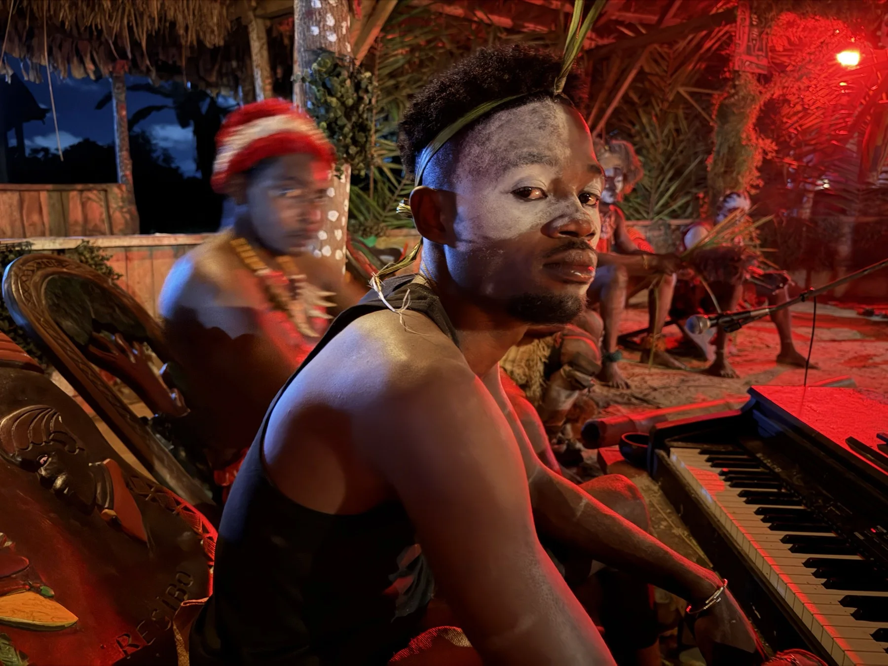 Un musicien de SūKūP lors d’une soirée à la Soucoupe